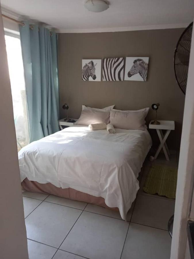 Self-Catering Studio, Unit 3 On Krupp 温特和克 外观 照片